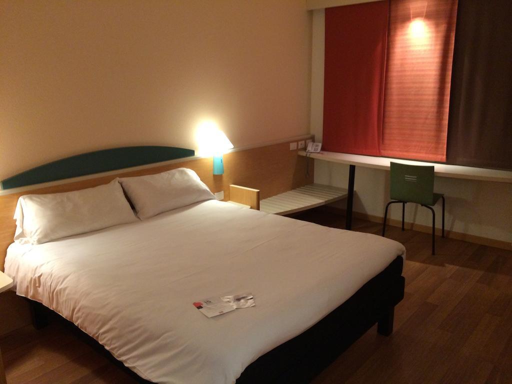 Ibis Roma Fiera Hotel Eksteriør billede